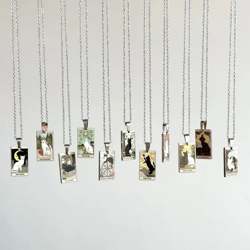 Weite Da Alcana Tarot Card Pendant Necklace Fashion Cartoon Cute Cat Tarot Card Clavicle Necklace Statement Jewelry Accessories