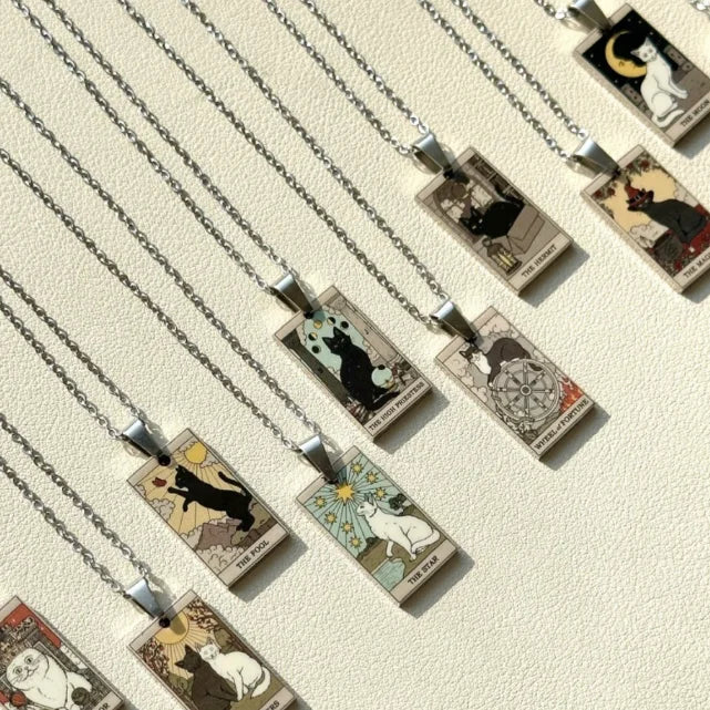 Weite Da Alcana Tarot Card Pendant Necklace Fashion Cartoon Cute Cat Tarot Card Clavicle Necklace Statement Jewelry Accessories