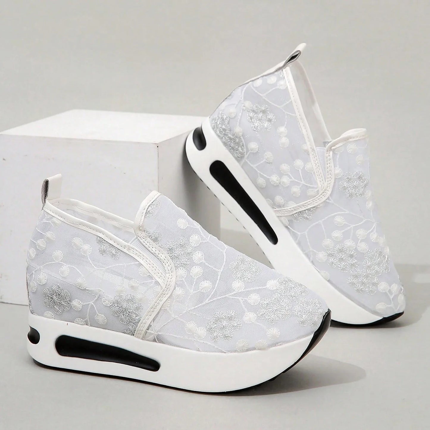 Ladies Breathable Lace Mesh Platform Shoes Woman Flower Embroidery Round Head Thick Bottom Shoes Female Sneakers Zapatos