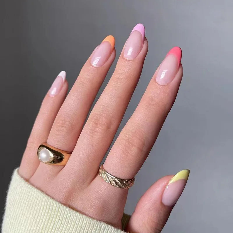 24Pcs Simple Green French False Nails Short Almond Fake Nails with Wave Line Design Wearable Round Head Press on Nail Tips