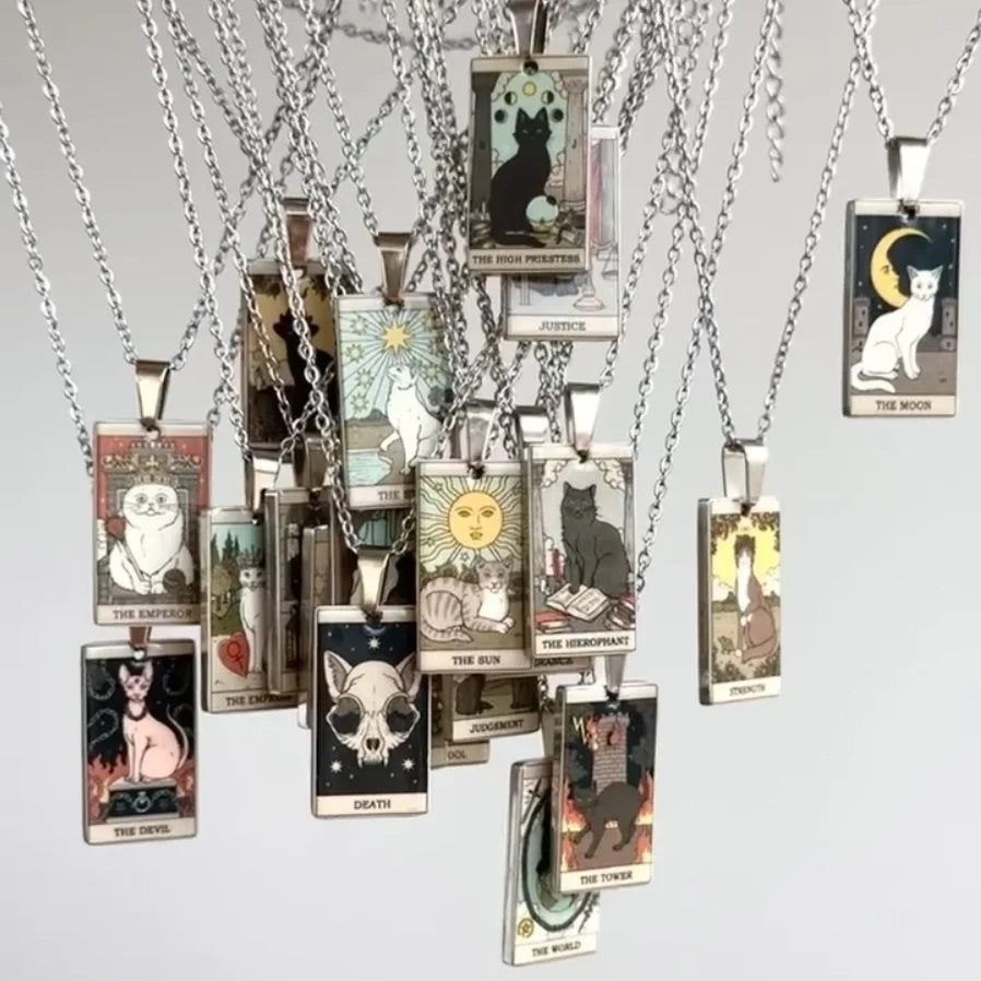 Weite Da Alcana Tarot Card Pendant Necklace Fashion Cartoon Cute Cat Tarot Card Clavicle Necklace Statement Jewelry Accessories